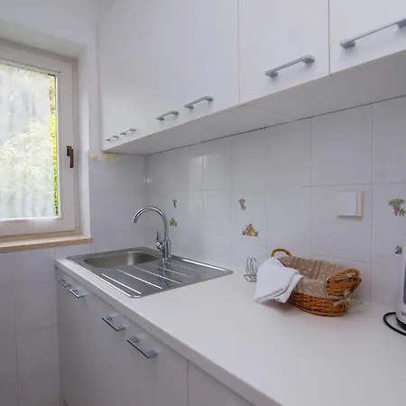 Apartment Garina 2 *